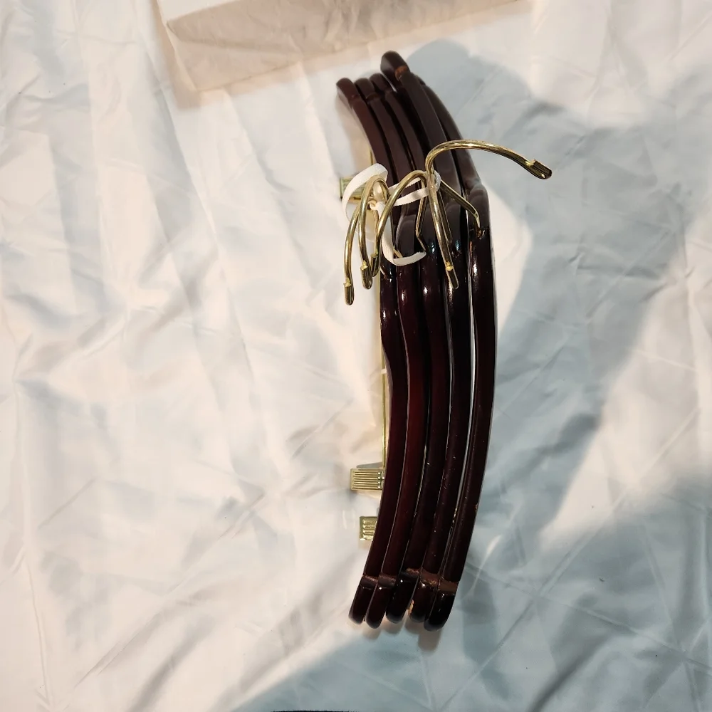 QUALITY HANGER NEW WITH CLIP CHERRY COLOR GOLD CLIP 12 For $25 Sz 17.5